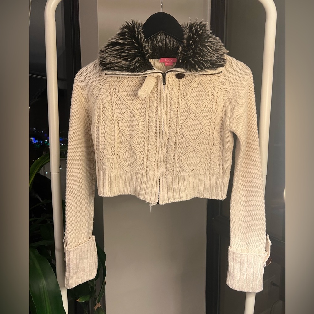 Vintage Cropped Faux-Fur Collar Zip Long Sleeve Sweater w/Folded Buttoned Cuffs